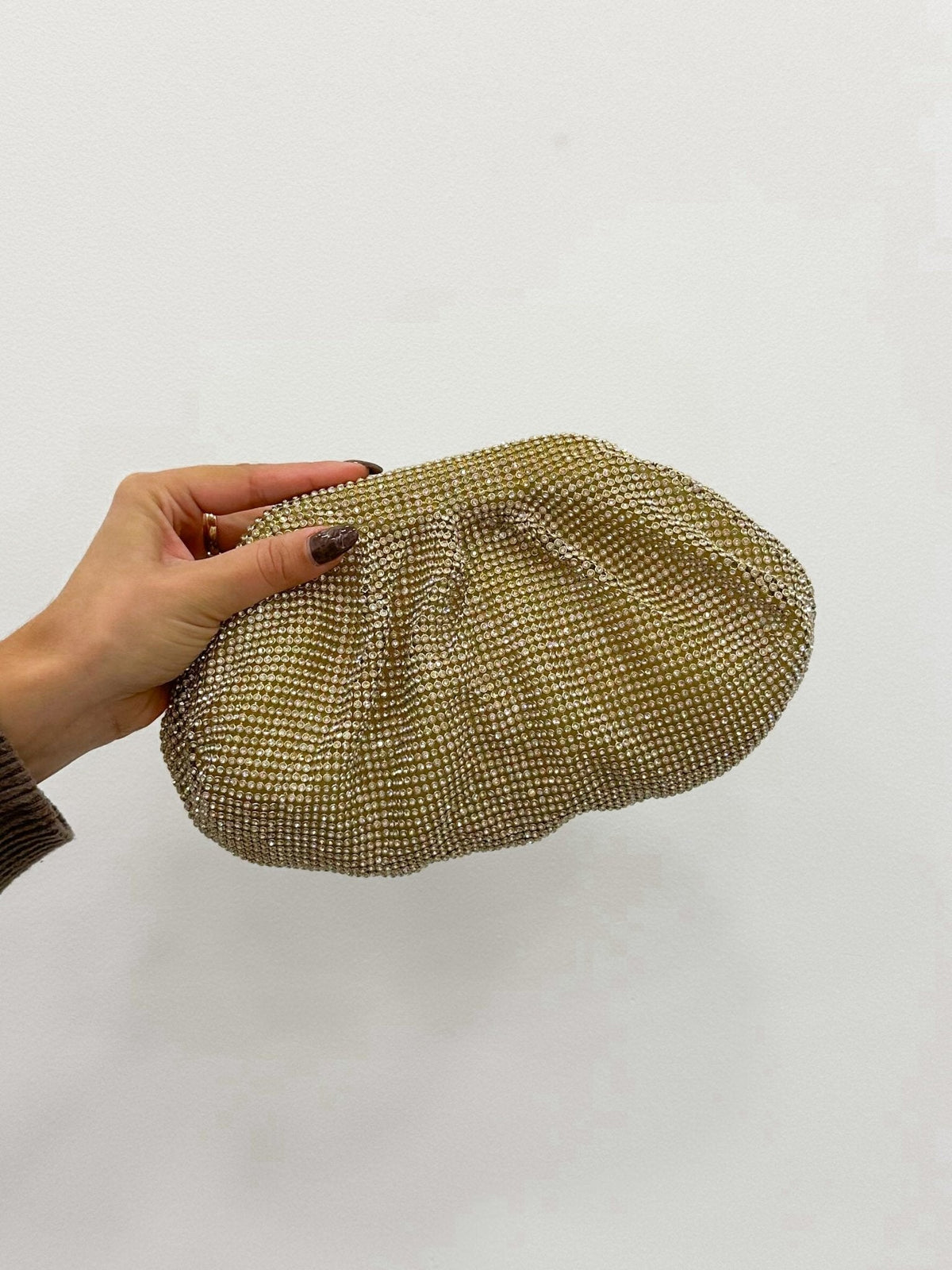 Clutch bombonera brillos dorado